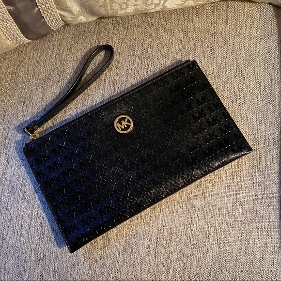 Michael Kors Handbags - MICHAEL KORS Jet Set Patent Leather Blk Wristlet